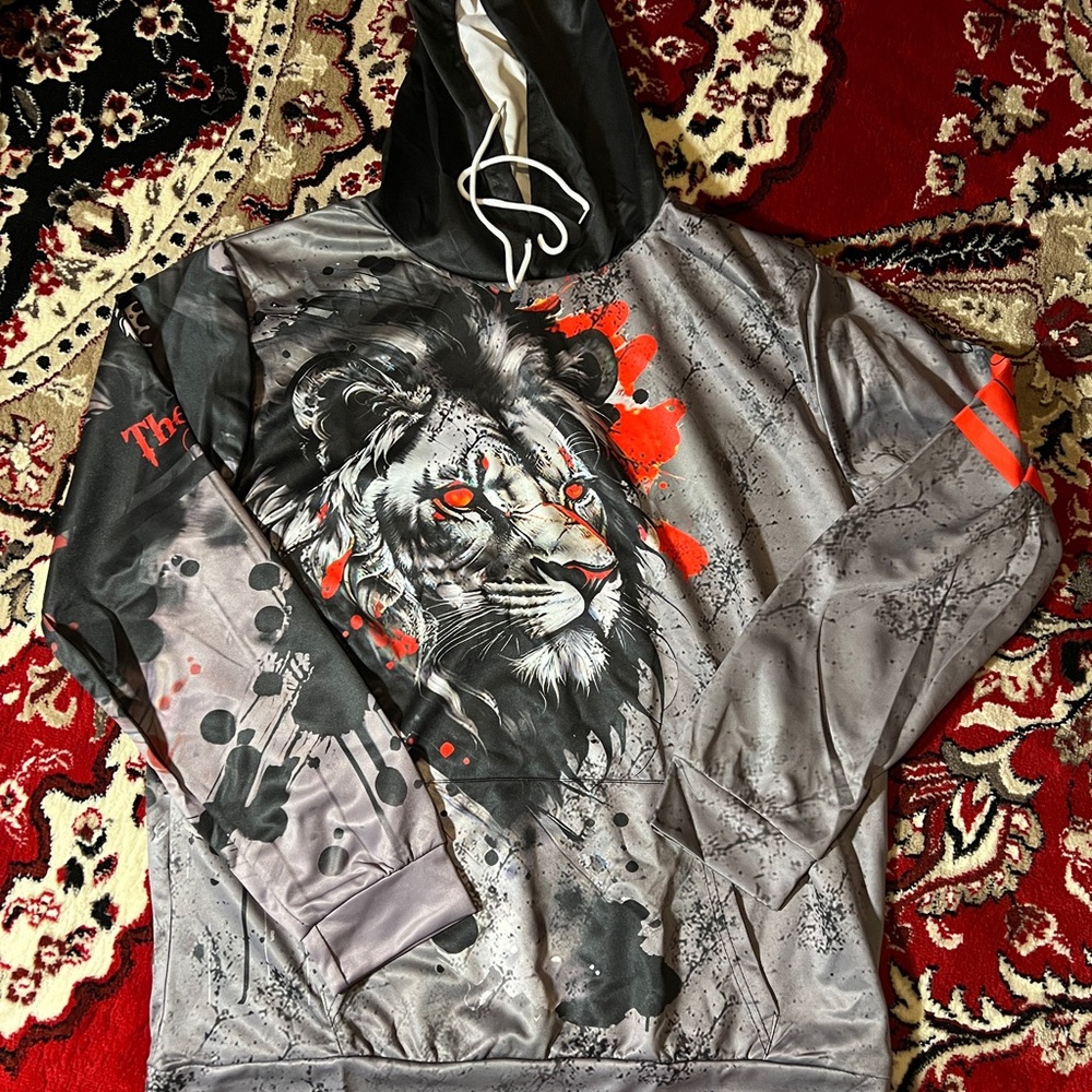 The Mountain Gray Lion Graphic Sweater